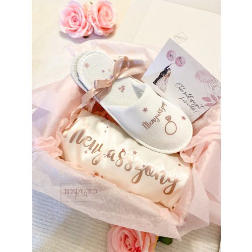 BRIDE BOX - Tökéletes menyasszonyi ajándék (Köntös+papucs+díszdoboz)