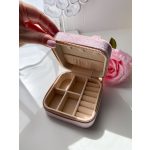 Bársony ékszerdoboz 10x10 cm, névvel, többféle 