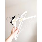 BASIC Esküvői vállfa, KÖZÉPEN egyedi felirattal (1 db)