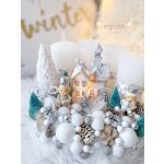 Fehér diótörős LED házikós adventi koszorú 24 cm