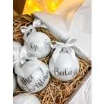 WINTER WHITE - Karácsonyi gömb (névre szóló, egyedi felirattal) 8 CM