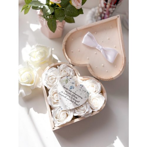 Szív fadoboz, fehér rózsakkal - SZÜLŐKÖSZÖNTŐ AJÁNDÉK 