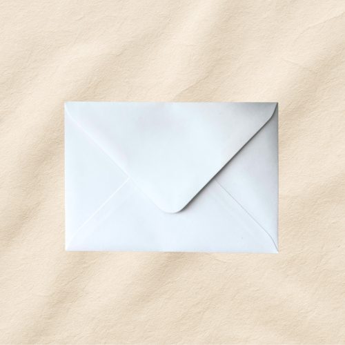 FEHÉR MATT BORÍTÉK C/6 114X162MM HÁROMSZÖG ZÁRÓDÁSÚ