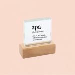 Örömanya / Örömapa üveg-fa trófea, 100×108×40 mm - SZÜLŐKÖSZÖNTŐ AJÁNDÉK PRÉMIUM 