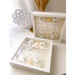 Plexis virágos képkeret, egyedi felirattal 25x25 cm - SZÜLŐKÖSZÖNTŐ AJÁNDÉK 