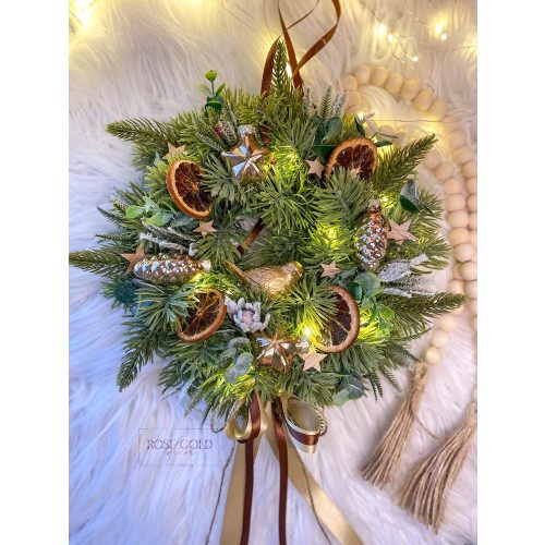 MűFenyő alapon, arany madárkás led fényes ajtókopogtató 28cm