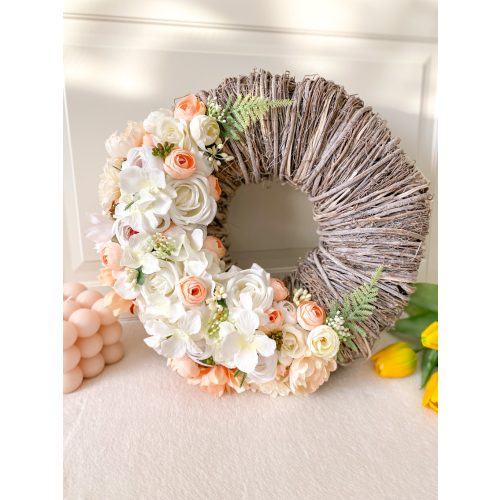 Vastag vessző koszorú ajtókopogtató, selyemvirágokkal díszítve 30 cm 