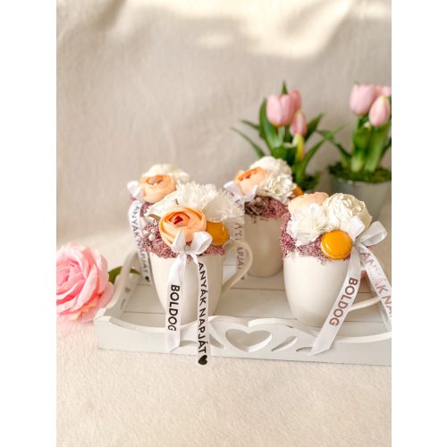 Anyák napi bögre dekor, selyemvirággal, szalaggal, kb 15 cm