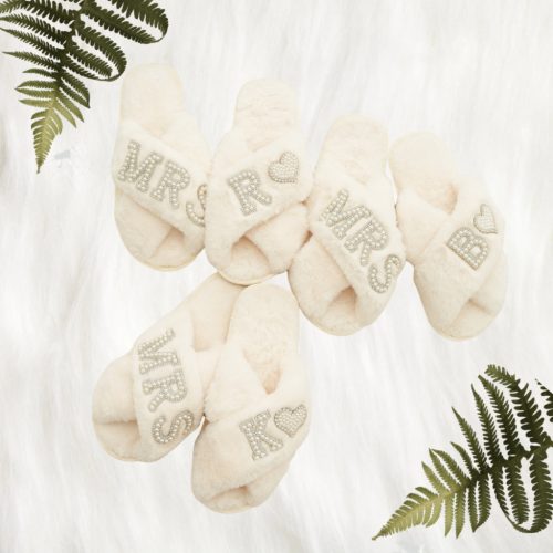 Műszőrmés esküvői / menyasszonyi papucs - gyöngy betűkkel