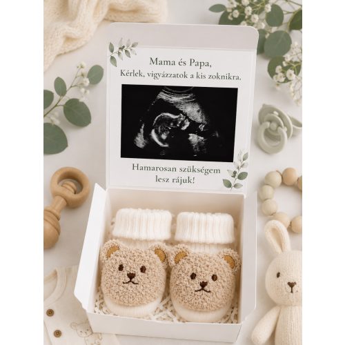 Bababejelentő ajándék box, UH fotóval, baba zoknival