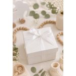 Bababejelentő ajándék box, UH fotóval, baba zoknival