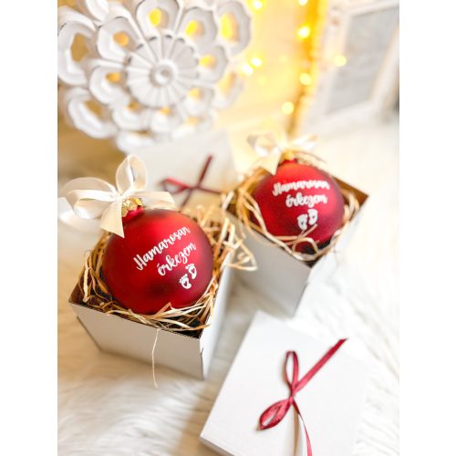 Baba bejelentő Karácsonyi gömb - Hamarosan érkezem! felirattal 