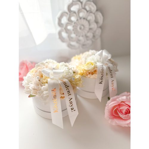 Mini Selyemvirág box - egyedi szalaggal 15 cm