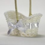 Sziromszóró kosár műanyag, fehér, mini + FEHÉR SZIROM