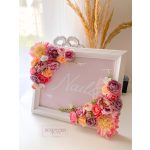 Szépségszalon dekorációs képkeret virágokkal, egyedi felirattal